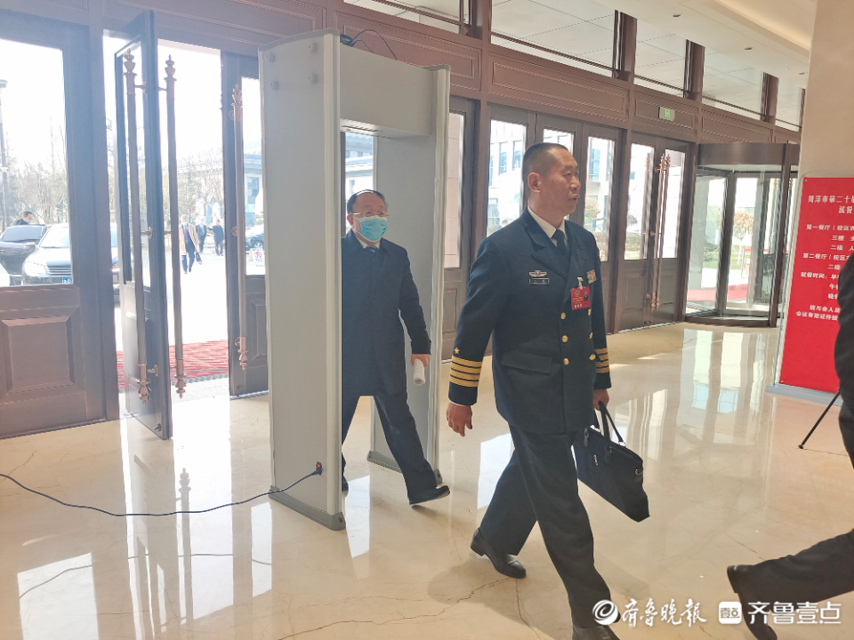 肩负人民重托，共绘发展蓝图！菏泽人大代表向大会报到