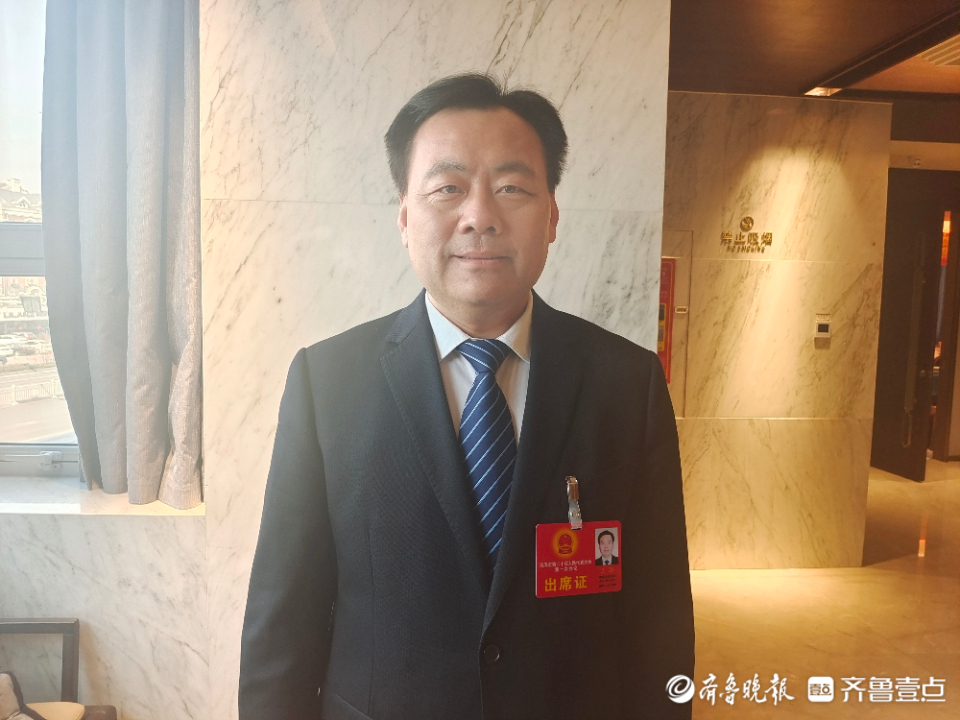 会后,市人大代表,郓城县教育和体育局党组书记,局长王涛接受齐鲁晚报