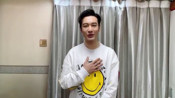 黄晓明为代表中国首次出战冬残奥会的中国冰球队健儿们加油！