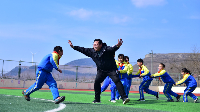 青年说｜农村校长董元宏和99个孩子