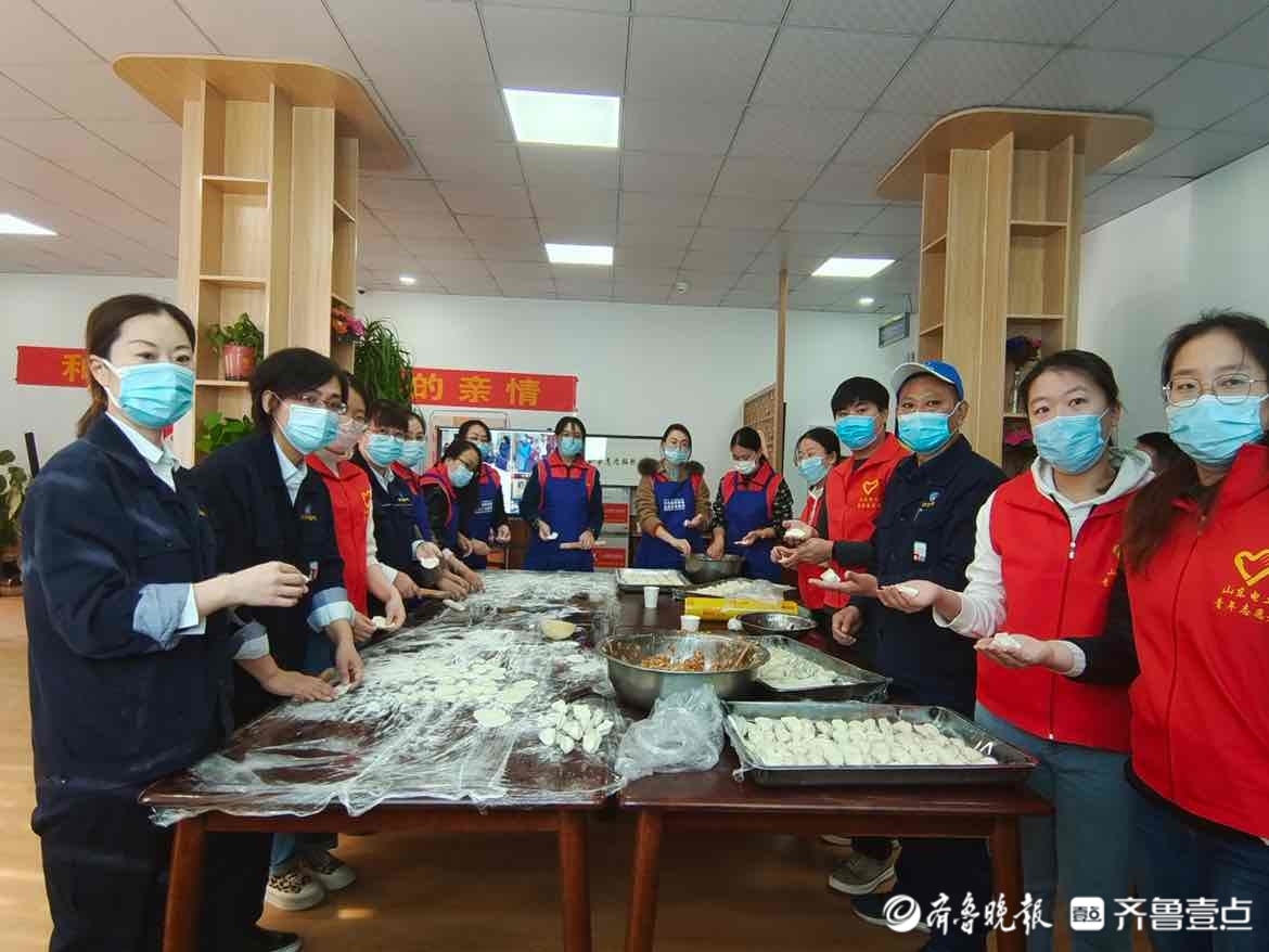 为老人包水饺、义诊，济南七东社区开展志愿服务活动