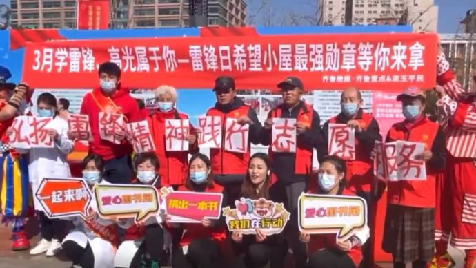 果然视频｜济南“剪纸王”徐健现场剪纸，助力志愿服务