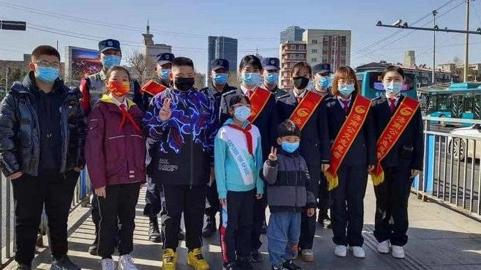 果然视频｜振邦集团天桥分公司志愿者，学雷锋助力城市文明建设