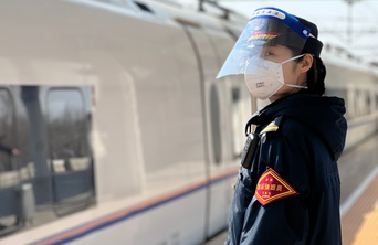 春风如你|日照西站刘芮：随时待命，为旅客排忧解难