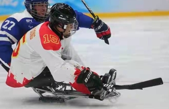 家门口打比赛，中国残奥冰球队心里更有底气