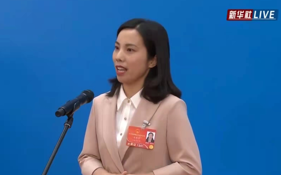 山东团代表王晓菲登上代表通道：用创新和努力擦亮中国纺织制造品牌