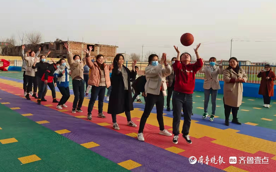 八刘中心幼儿园教师“三八节”主题团建活动