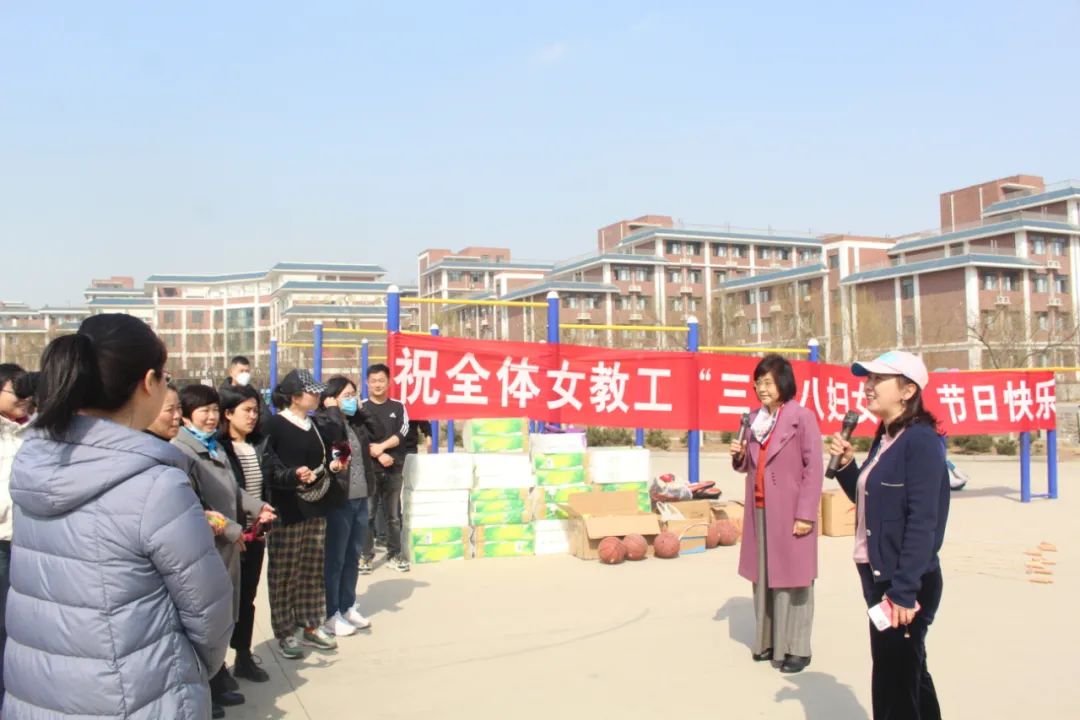 山东力明科技职业学院举办庆“三八”趣味运动会