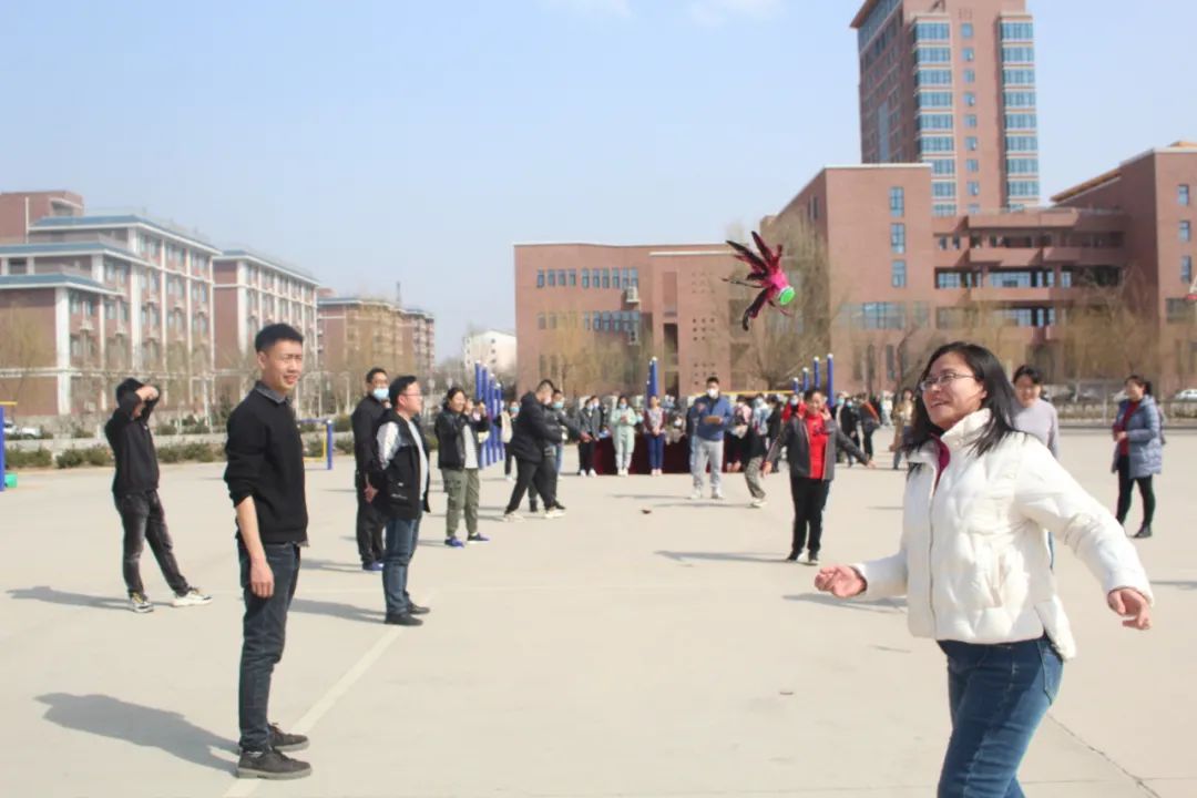山东力明科技职业学院举办庆“三八”趣味运动会