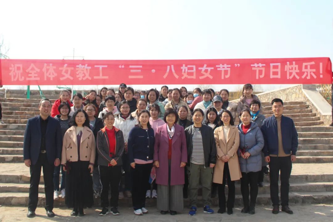 山东力明科技职业学院举办庆“三八”趣味运动会