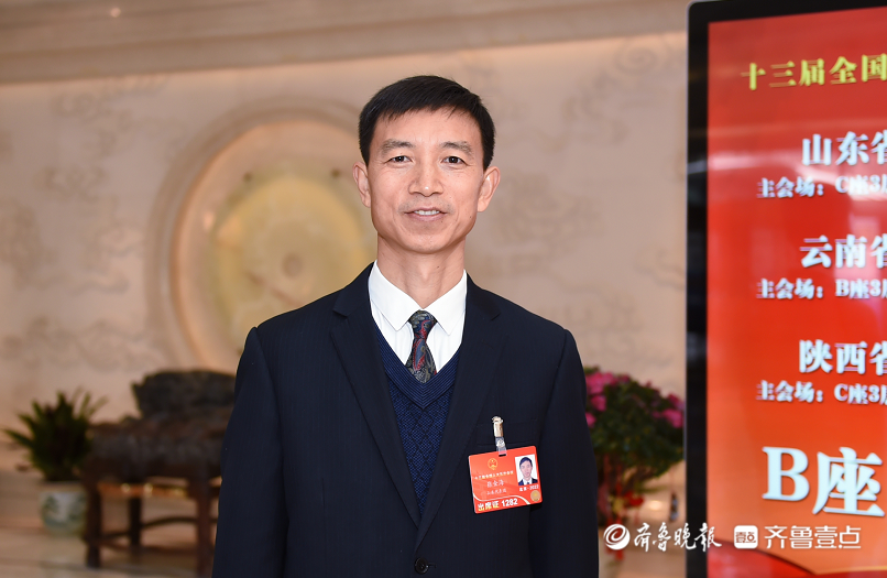 全国人大代表张金海建议：把每年10月26日设立为“中国环卫工人节”