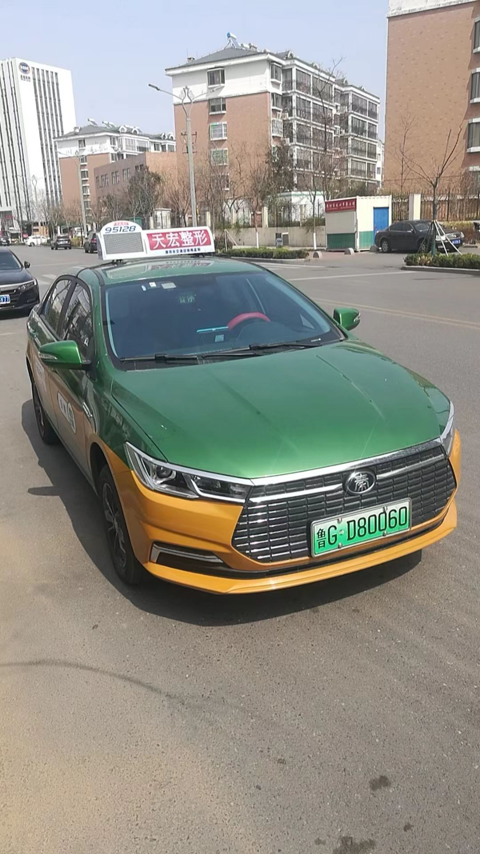 潍坊首辆新能源出租车运营四月有余车主每月成本省千余元