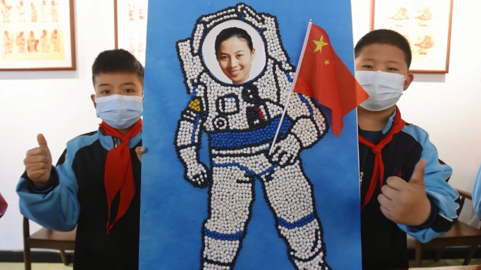 果然视频|樱桃核作画！家乡学生别样方式欢迎亚平老师回家