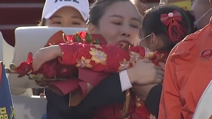 果然视频|王亚平兑现诺言，送女儿一颗“星星”