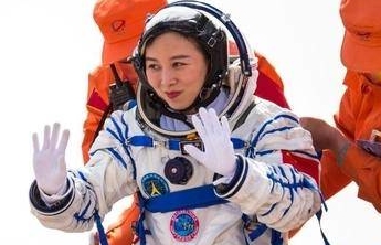 从小山村走出来的摘星人，王亚平的家国情与追梦心