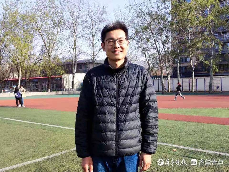 上热搜的大学老师：用段子讲道理，想让学生感受更多“烟火气”