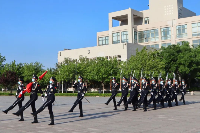 山东司法警官职业学院举行主题升旗仪式暨新团员入团宣誓仪式