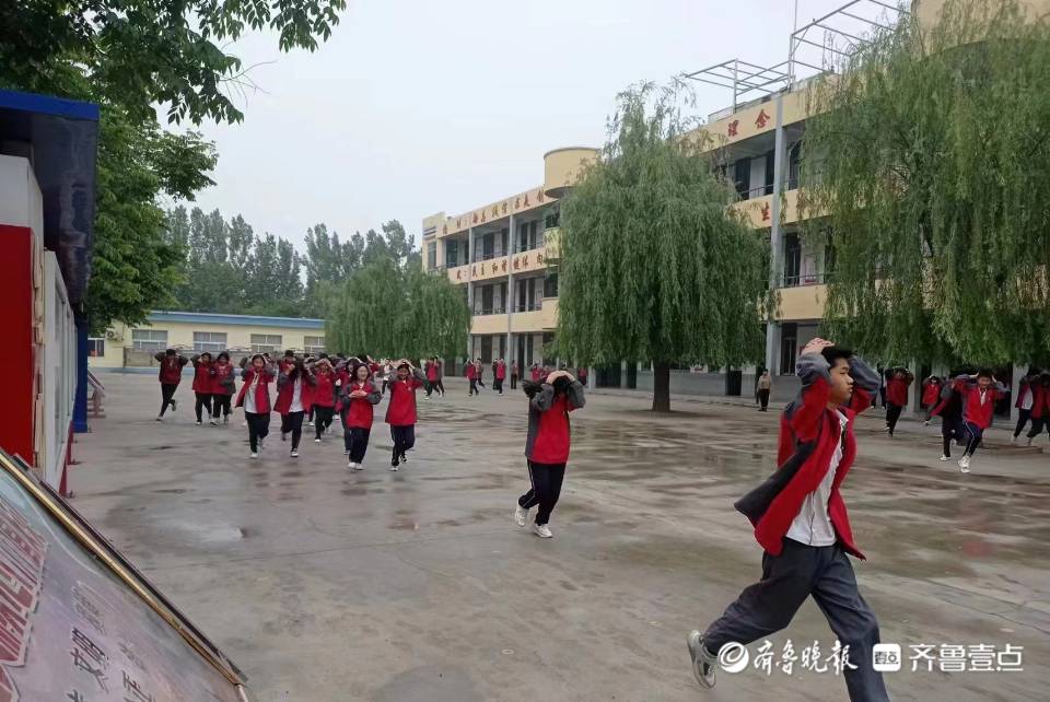 陈集镇第二中学图片