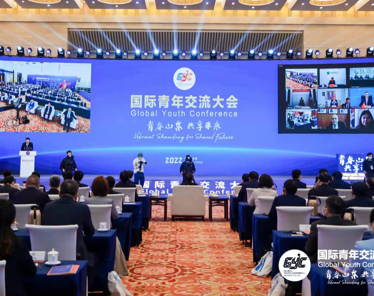 13上午，以“青春山东，共享未来”为主题的国际青年交流大会在济南开幕。大会采用“线上+线下”“主会场+分会场”方式举办，在济南设主会场，在北京、省内16市设分会场，全程线上直播。