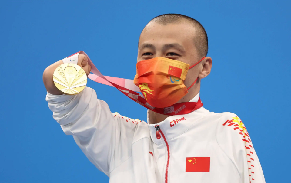 他奋斗13年，让国歌响彻世界——记中国残疾人游泳运动员贾红光