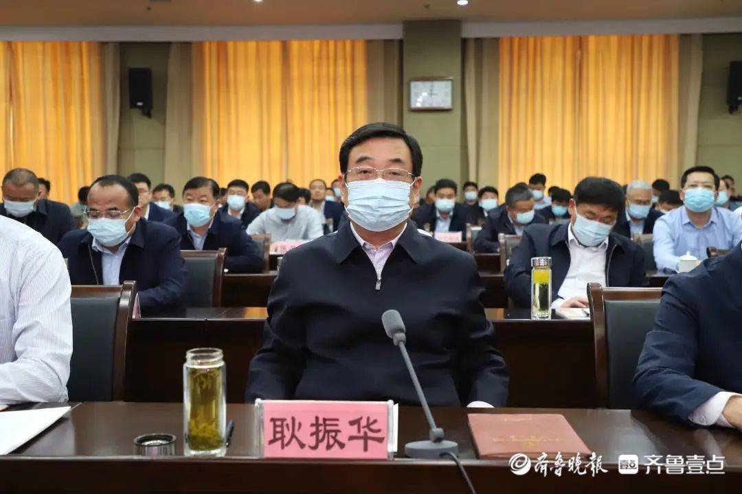 县委书记耿振华在单县分会场参加会议并作典