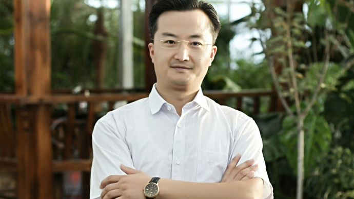 果然视频·教育筑梦人｜王世川：做好“教书匠”，争当“大先生”