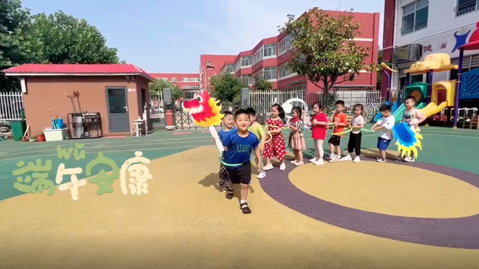 果然视频|旱地“龙舟”迎端午，七贤实验幼儿园小朋友赛场乐角逐