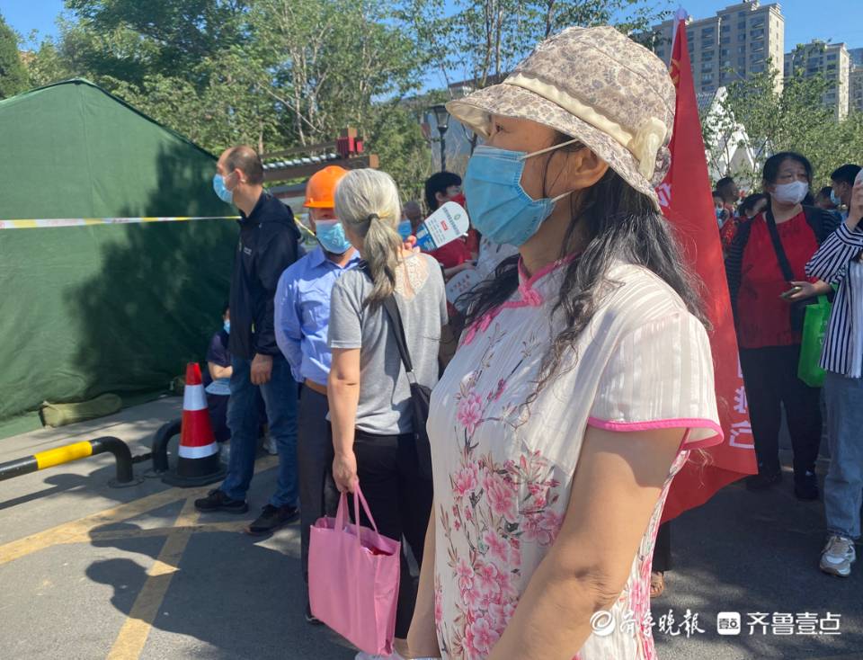 高考师生情！退休教师与考生约定，高考首日赴约送考