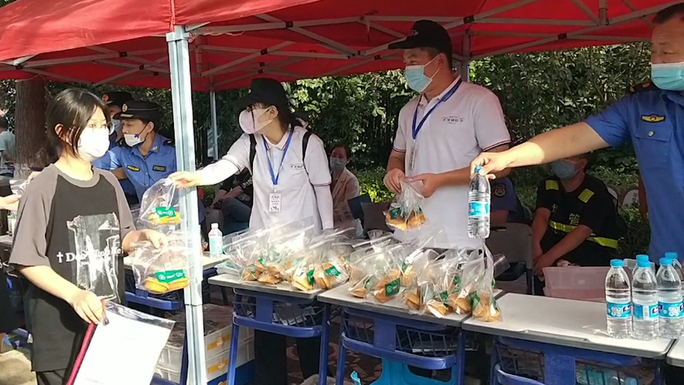 果然视频·向着理想出发|济宁城管爱心小点心，为考生加餐