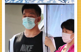 壹点海报|相信未来！高考第二天，炎炎烈日挡不住父母送考热情