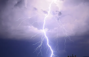 中央气象台发布暴雨、强对流天气双预警