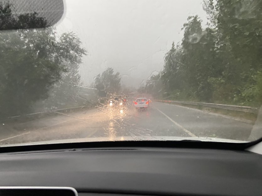 大风暴雨加冰雹！山东多地迎强对流天气，壹点情报员直击现场