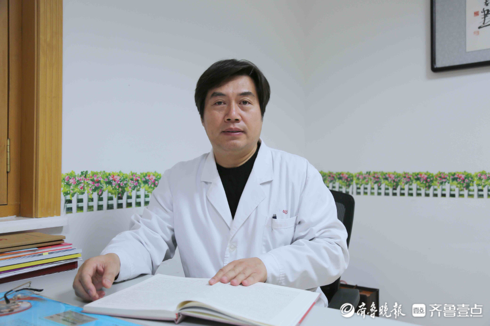 医生亲自做“模特”替患者预演，毓璜顶医院这台手术“细节”满满