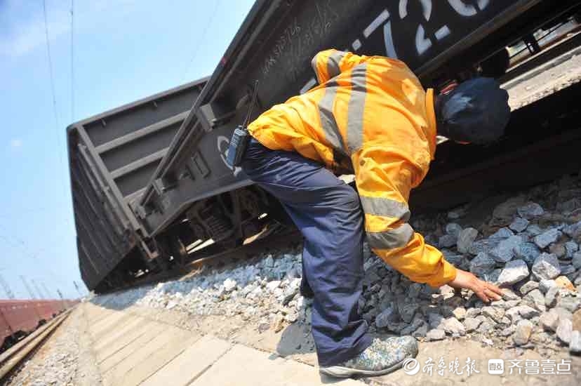 铁路工人高温下的坚守
