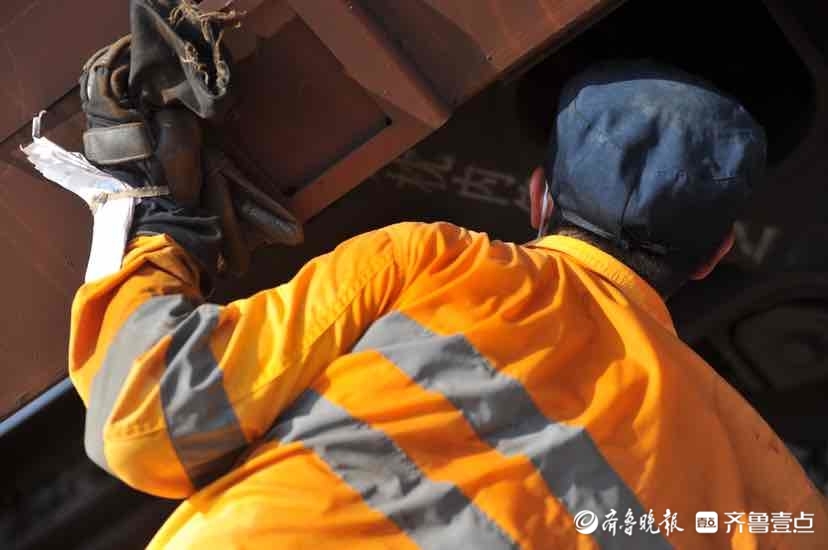 铁路工人高温下的坚守