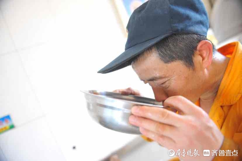 铁路工人高温下的坚守