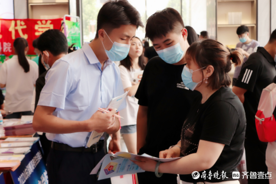 壹点图集｜山东（淄博）高招会今日启幕，高校招办现场“支招”