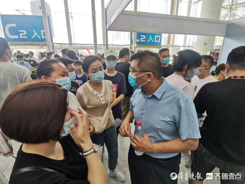 济南中招会开场即火爆