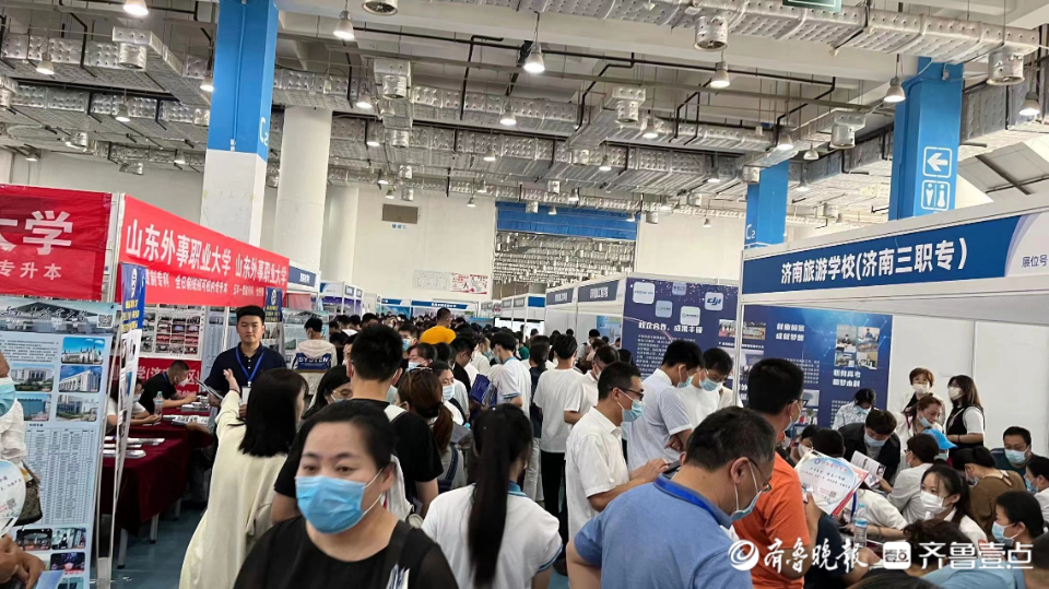 第五届济南中招会火爆开场，70所学校等你问招