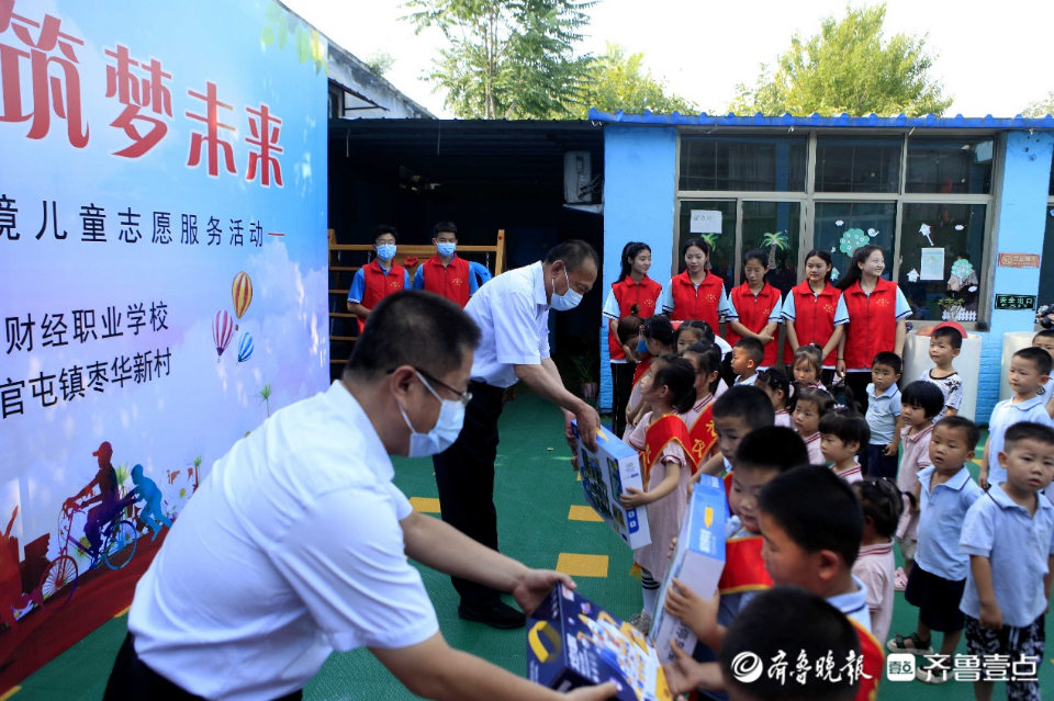 聊城高级财经职业学校党委书记李正到枣华新村开展调研活动
