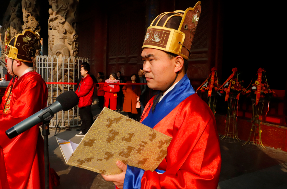祭孔大典中,鸣赞(俗称司礼官)是古代一种负责礼乐节礼的文官官职名