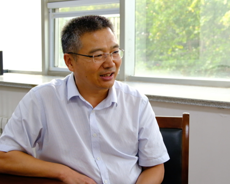 作为沂蒙精神的重要发源地，沂源教育的发展始终牵动着人们的心。占全县一半多的农村学校如何留住老师，校多人少的现实矛盾怎么解决？教育蓝图何时实现？为揭开谜底，记者专访了沂源县教体局党组书记、局长白道德。