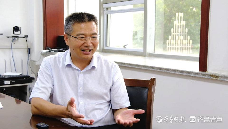 对话教育局长|白道德：最好的房子是学校，最好的职业是教师