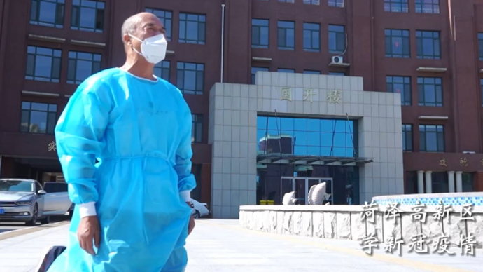 视频｜菏泽高新区：母亲去世，他含泪坚守一线朝老家方向下跪拜别