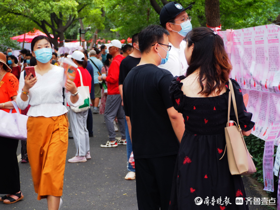 七夕千佛山相親大會收官日涼爽宜人青年男女來得尤其多