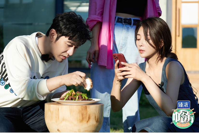 《中餐厅6》今晚首播,黄晓明再度上任当店长,殷桃综艺首秀-齐鲁晚报