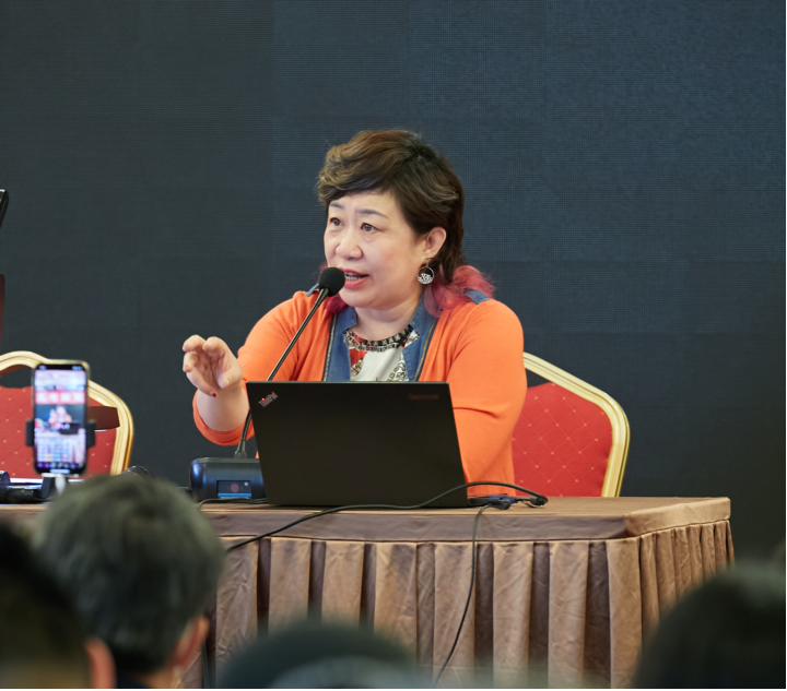 就在讲座的最后,苏益老师再次提到了让自己受益匪浅的申怡老师,她是一