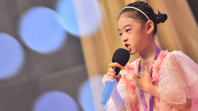 诵读伴书香，“齐鲁杯”选手在济南市图书馆化身小小“朗读者”