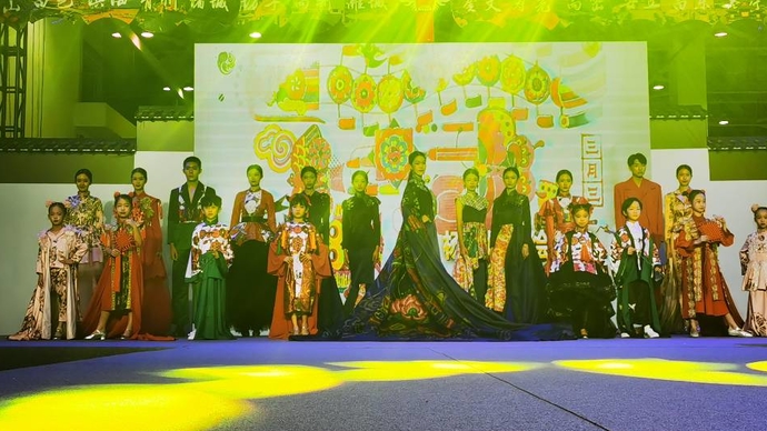 果然视频丨年画穿身上、茂腔曲悠扬，文展会上见人见物见生活