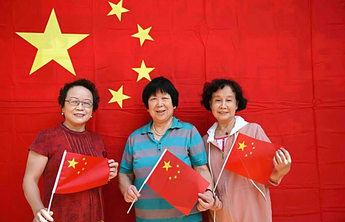 我和国旗合个影|定格最美中国红！壹点情报员刷屏向祖国深情告白